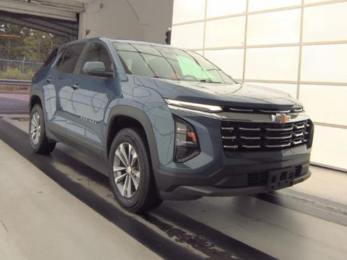 Used 2025 Chevrolet Equinox LT FWD image 2