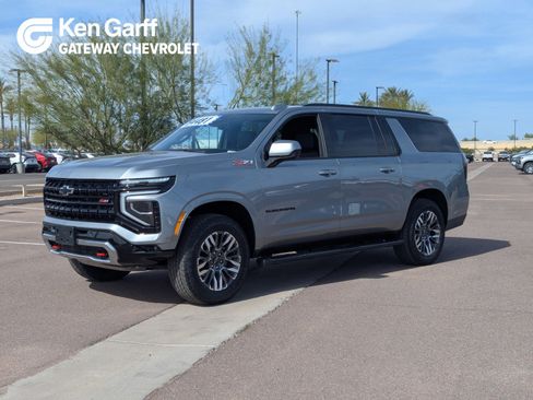 Certified 2025 Chevrolet Suburban Z71 image 1