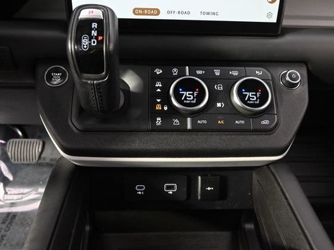 Used 2023 Land Rover Defender 130 X-Dynamic SE AWD/4WD image 29