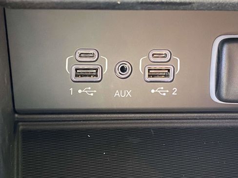 New 2025 Jeep Grand Cherokee Altitude image 4