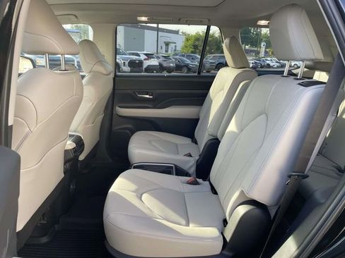 Used 2026 Toyota Grand Highlander AWD Hybrid image 17