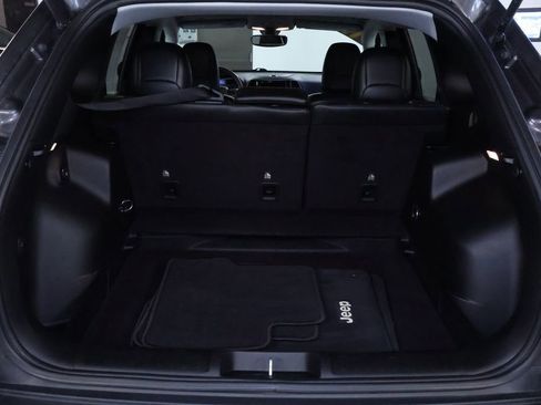 Used 2019 Jeep Cherokee Limited image 18