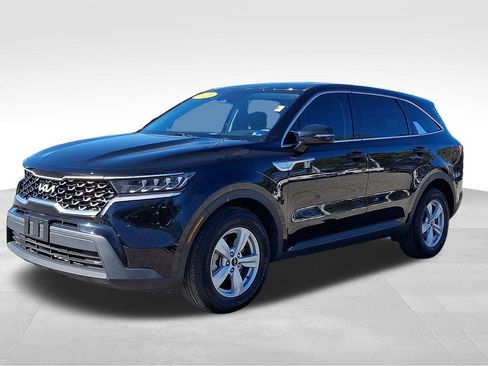 Used 2023 Kia Sorento LX image 3