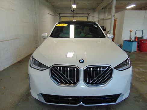 Used 2025 BMW X3 xDrive30i w/ Convenience Package image 3