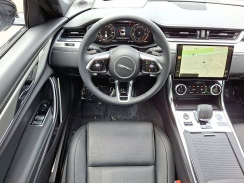 Certified 2024 Jaguar XF R-Dynamic SE image 4