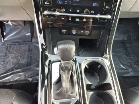 Certified 2023 Kia Carnival SX image 10