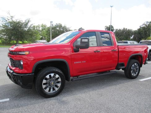 Used 2024 Chevrolet Silverado 2500 Custom w/ Custom Convenience Package RWD image 4
