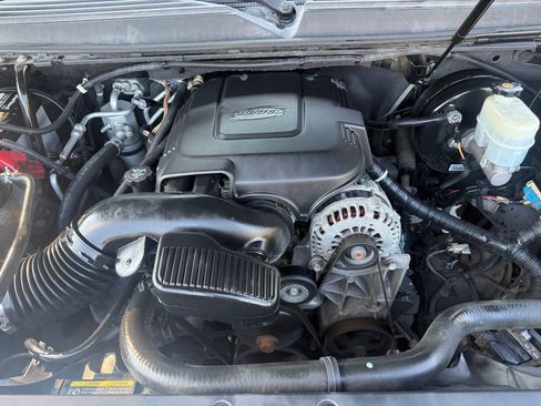 Used 2011 Cadillac Escalade AWD image 39