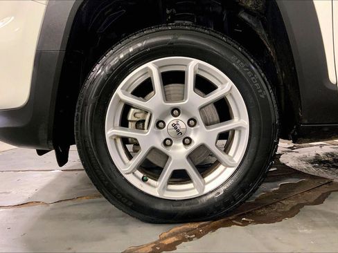 Used 2023 Jeep Renegade Latitude image 9