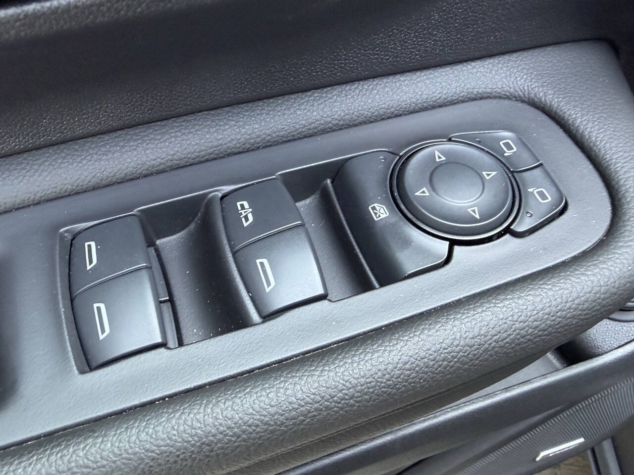 Used 2024 GMC Terrain SLT w/ Infotainment Package II AWD/4WD image 16