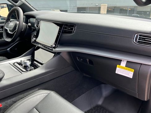 New 2026 Jeep Grand Wagoneer 4WD image 25