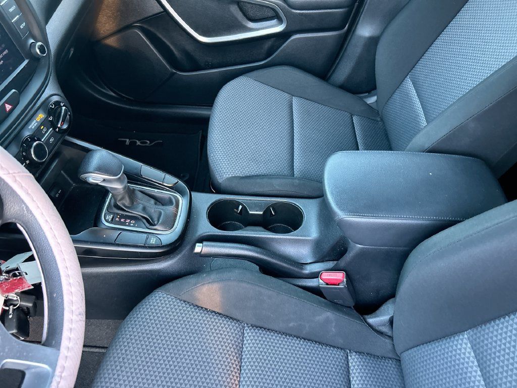 Used 2022 Kia Soul LX FWD image 25