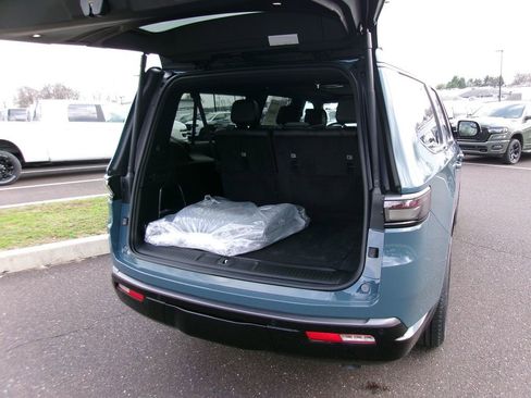 New 2026 Jeep Grand Wagoneer L Limited AWD/4WD image 15