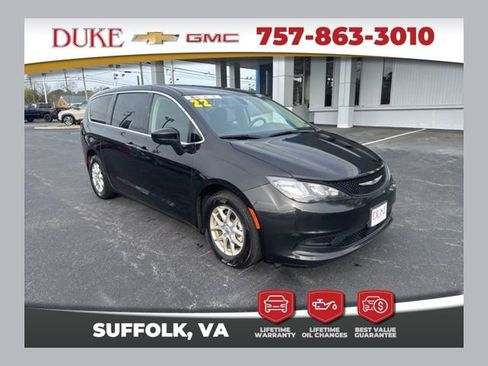 Used 2022 Chrysler Voyager LX image 1