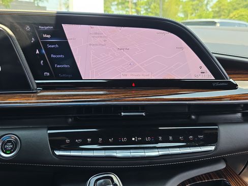 Used 2021 Cadillac Escalade Premium Luxury AWD/4WD image 23