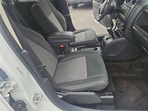 Used 2014 Jeep Patriot Latitude AWD/4WD image 15