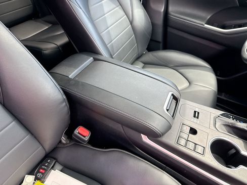 Used 2023 Toyota Highlander XLE FWD image 22