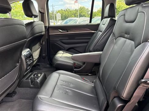 Used 2023 Jeep Grand Cherokee L Limited AWD/4WD image 21
