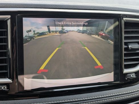 Used 2024 Chrysler Pacifica Limited FWD image 19
