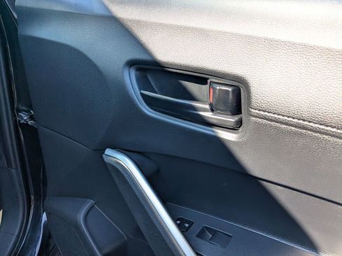 Used 2024 Toyota Corolla Cross LE image 29