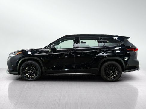 Used 2025 Toyota Highlander XSE AWD/4WD image 2