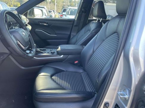 Used 2024 Toyota Highlander XSE image 30
