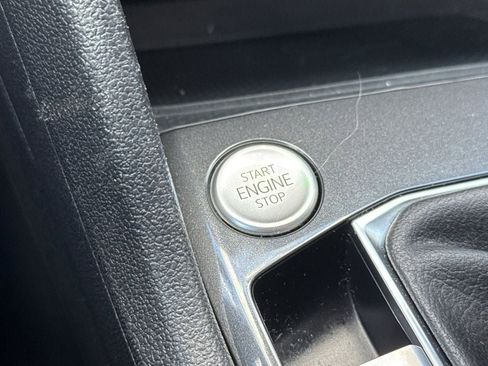 Used 2023 Volkswagen Tiguan SE R-Line image 20