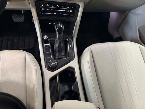 Certified 2022 Volkswagen Tiguan SE image 23