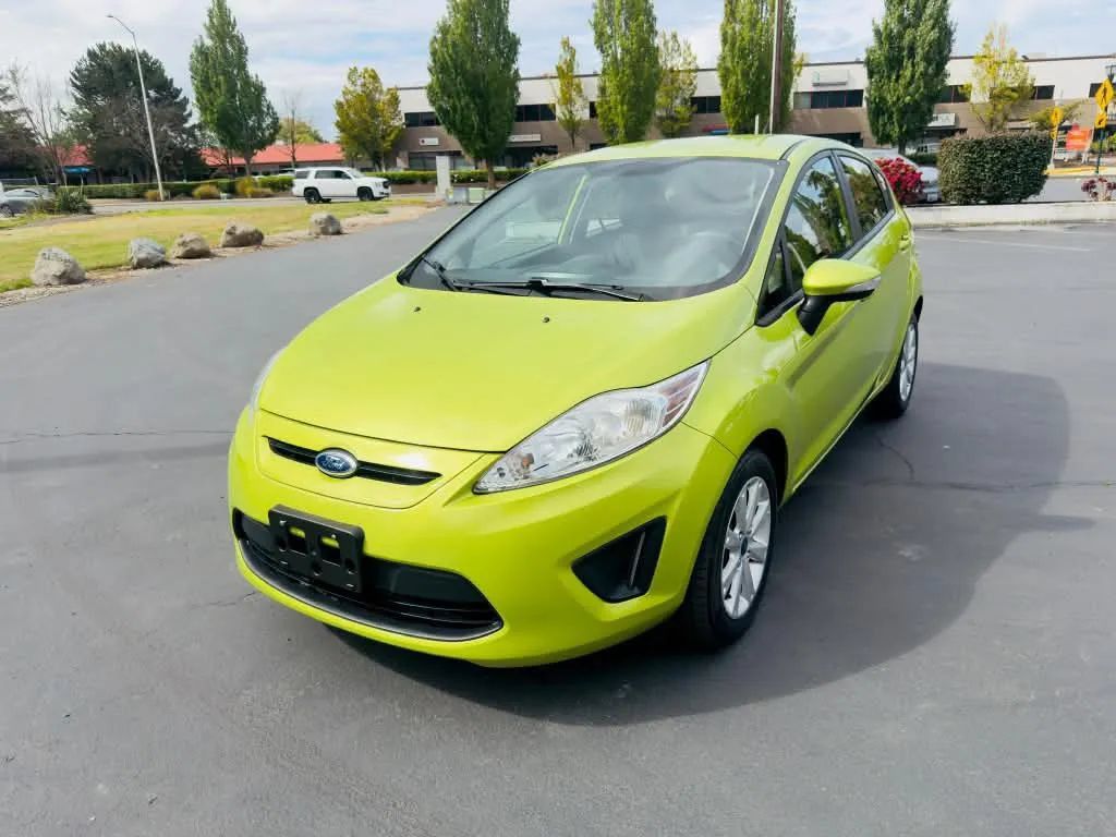 Used 2013 Ford Fiesta SE FWD image 1