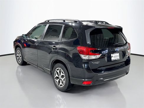 Used 2022 Subaru Forester Premium image 9