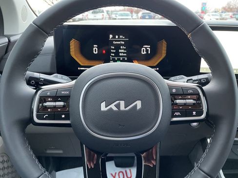 New 2026 Kia Carnival EX image 24