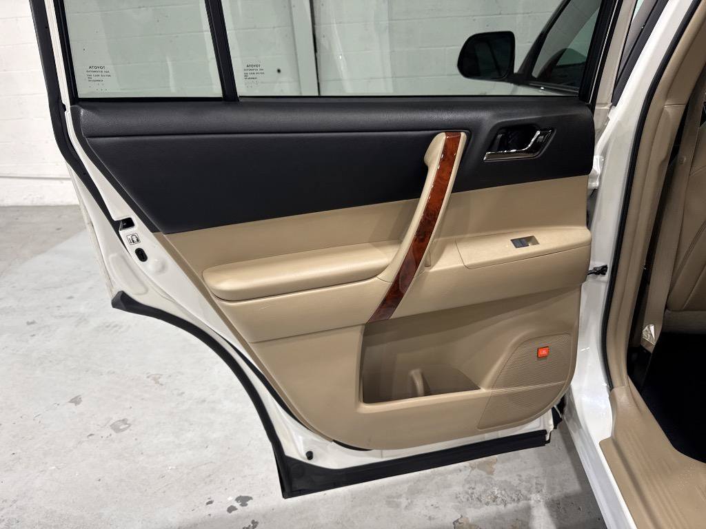 Used 2013 Toyota Highlander Limited AWD/4WD image 56