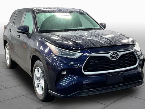 Certified 2025 Toyota Highlander LE FWD image 3