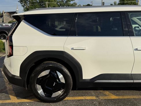 Used 2024 Kia EV9 Wind AWD/4WD image 9