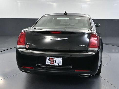 Used 2018 Chrysler 300 S image 6
