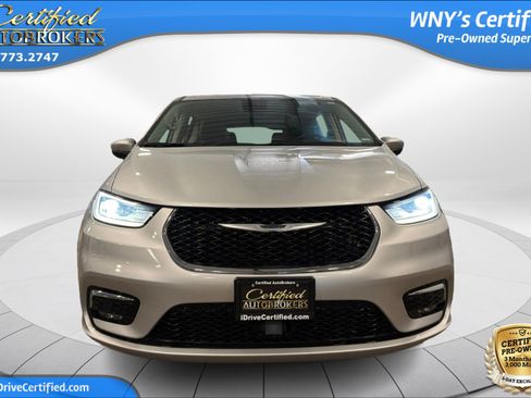 Used 2023 Chrysler Pacifica Touring-L FWD image 2