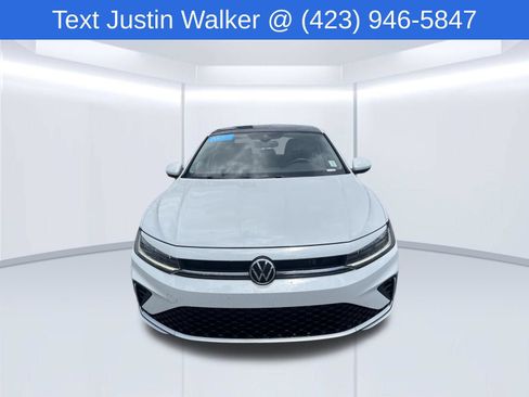 Certified 2025 Volkswagen Jetta SE FWD image 2