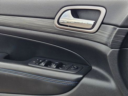 Used 2019 Jeep Grand Cherokee Laredo AWD/4WD image 11