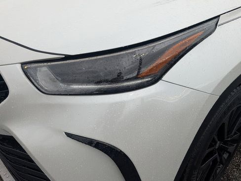 Used 2023 Toyota Highlander XSE FWD image 9