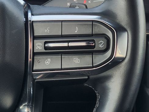 Used 2025 GMC Acadia Elevation image 28