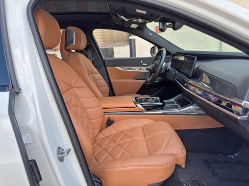 Used 2023 BMW 740i w/ Parking Assistance Package RWD image 16