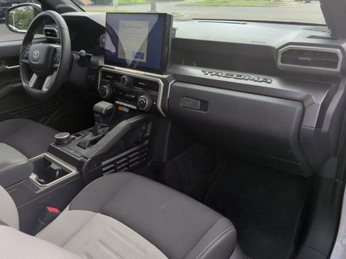 Used 2025 Toyota Tacoma TRD Off-Road w/ TRD Off Road Upgrade Package AWD/4WD image 18