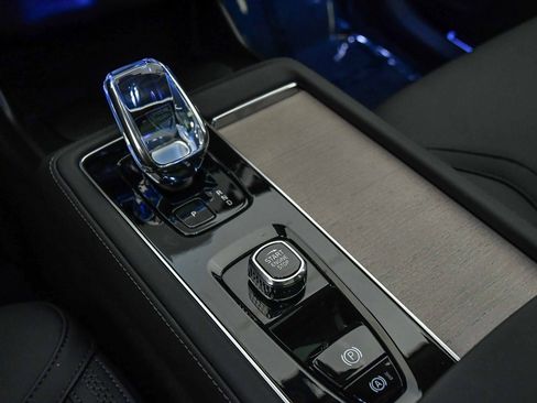 Certified 2025 Volvo XC90 B6 Plus w/ Protection Package Premier image 27