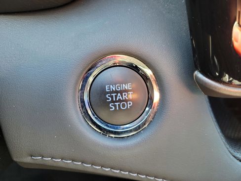 Used 2022 Toyota Highlander XLE image 32