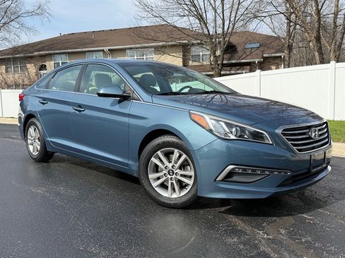 Used 2015 Hyundai Sonata SE image 2