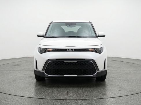 Used 2025 Kia Soul LX w/ LX Technology Package image 2