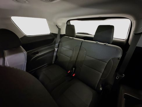 Used 2023 GMC Acadia SLE w/ Driver Convenience Package image 30