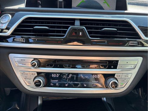 Used 2018 BMW 750i image 36