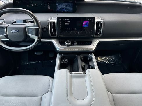 Certified 2025 Ford Expedition Platinum AWD/4WD image 12