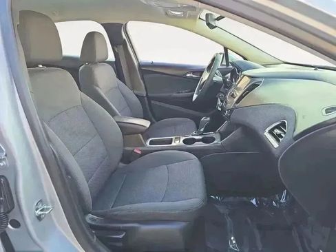 Used 2017 Chevrolet Cruze LT image 15